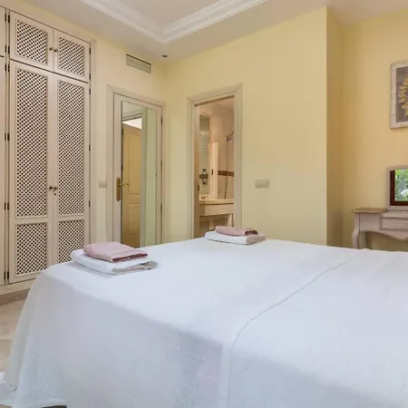 Beachfront, 3pools, King Bed, Free Gymparking Appartamento *