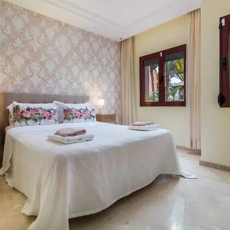 Apartment Beachfront, 3pools, King Bed, Free Gymparking Marbella
