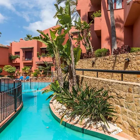 Apartment Beachfront, 3pools, King Bed, Free Gymparking Marbella