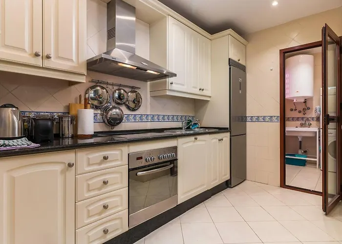 Beachfront, 3pools, King Bed, Free Gymparking Marbella