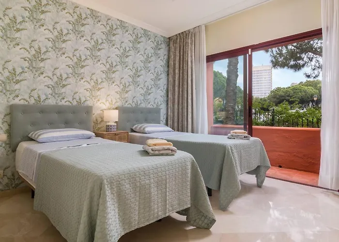 Apartament Beachfront, 3pools, King Bed, Free Gymparking *