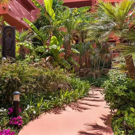 Beachfront, 3pools, King Bed, Free Gymparking Apartment Marbella