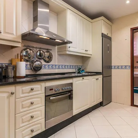 Beachfront, 3pools, King Bed, Free Gymparking 마르베야